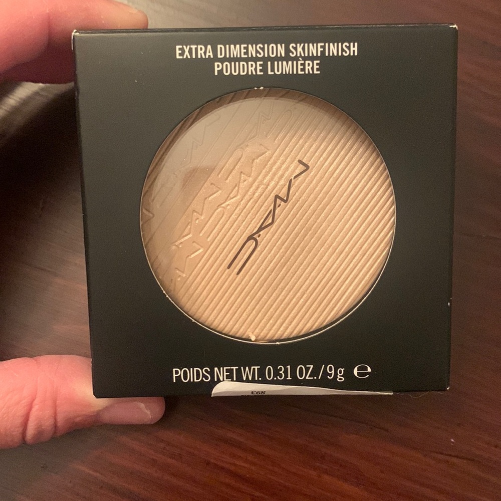 NWT M.A.C. Extra Dimension Skinfinish Highlighter